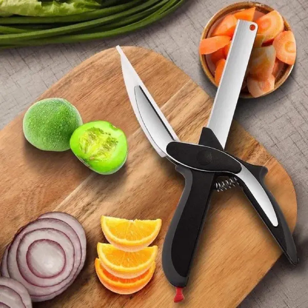 Clever Cutter makaze-nož sa povrćem na dasci